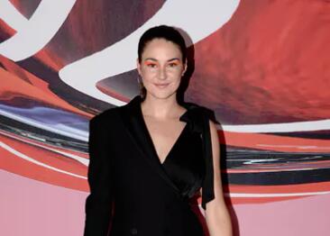 Shailene Woodley的明亮橙色眼影在CFDA Red Carpet上偷走了秀 美美日记,meimeiriji.com