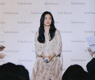 IU、刘仁娜、宋慧乔、Krystal、朴信惠...和韩国国民女神学习令人倾心的情人节约会穿搭！ 美美日记,meimeiriji.com