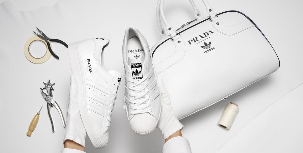 Prada For Adidas 联名曝光！经典Superstar运动鞋+保龄球包的纯白组合太美全球限量七百组台湾也有卖 美美日记,meimeiriji.com