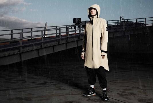 5E32C2AFBF81F1580384943.jpeg Lisa雨天跳舞还能帅气爆棚,全因有「秘密武器」!女孩们雨季必备款就是它 美美日记,meimeiriji.com