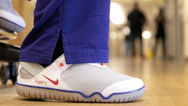 为前线医护送暖！Nike捐3万双Hope刺绣运动鞋，为第一线工作人员加油打气 美美日记,meimeiriji.com