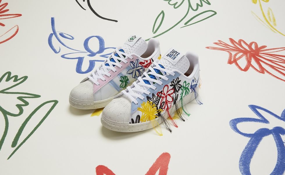 adidas Originals与﻿Sean Wotherspoon推出「纯素」联名贝壳鞋！彩色流苏﻿＋粉嫩配色超吸睛爱地球也能很时髦 美美日记,meimeiriji.com