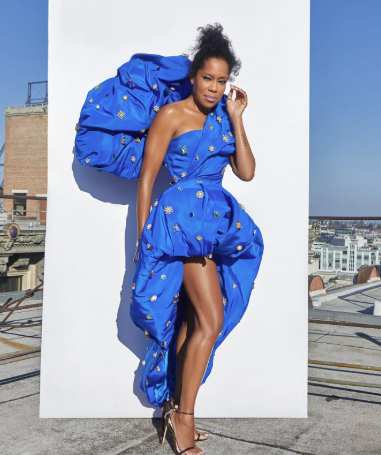 里贾纳金（Regina King）的艾美奖（Emmys）连衣裙看起来像是一块巨型的花式珠宝枕头 美美日记,meimeiriji.com