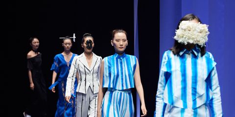 台湾设计师詹朴APUJAN 2021春夏大秀把花朵变口罩！陈庭妮和黑嘉嘉惊喜登场 美美日记,meimeiriji.com