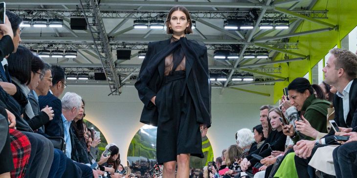 00161adf-800.webp.jpg 时尚秀线上看!Valentino 2021 春夏高级订制服系列发表直播 美美日记,meimeiriji.com