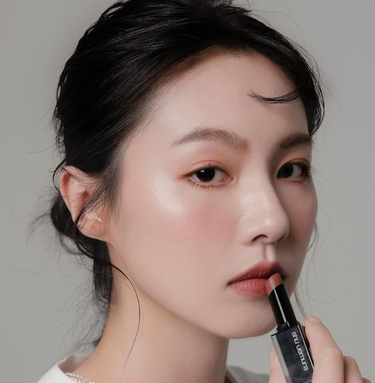 准备好迎接解封那天吗，压抑已久的美妆魂就要释放！还没上市就引发论坛热烈讨论，史上最显白的高级肉桂唇，这几支要收！ 美美日记,meimeiriji.com